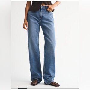 Abercrombie & Fitch Blue 90’s  relaxed fit Straight Leg Jeans 29S